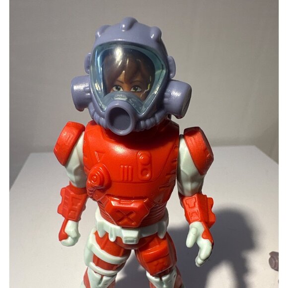 Maxi Kinder Surprise 2024 Spacemen Space Astronaut Figures Easter Yellow Red - Picture 3 of 5